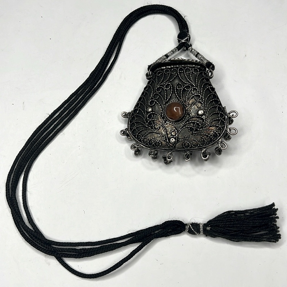 Vintage Agate Cabochon Ornate Snap Container 19” Necklace